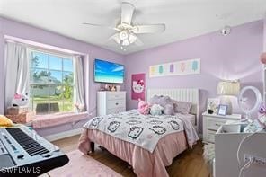 bedroom featuring ceiling fan