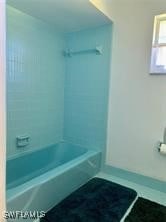 bathroom with tiled shower / bath