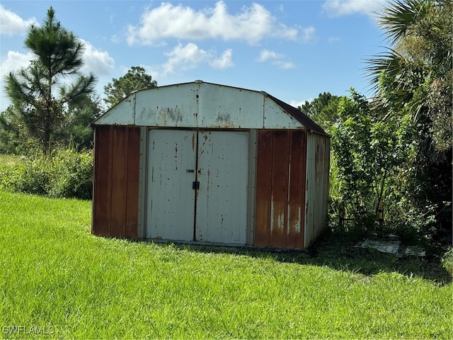 view of outdoor structure with a yard