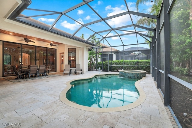 view of pool with an in ground hot tub, a lanai, and ceiling fan