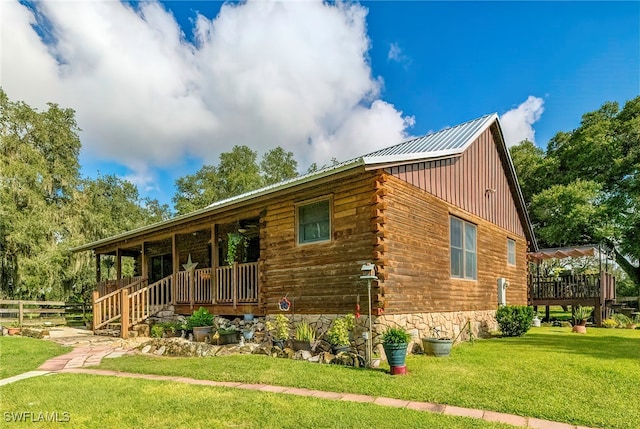 log-style house featuring a front yard