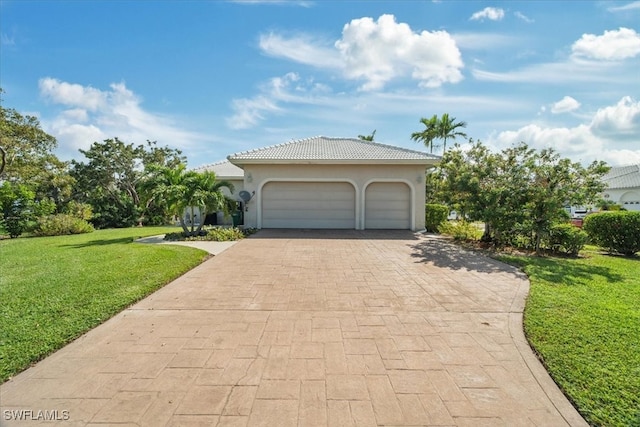 view of front facade featuring a garage and a front lawn