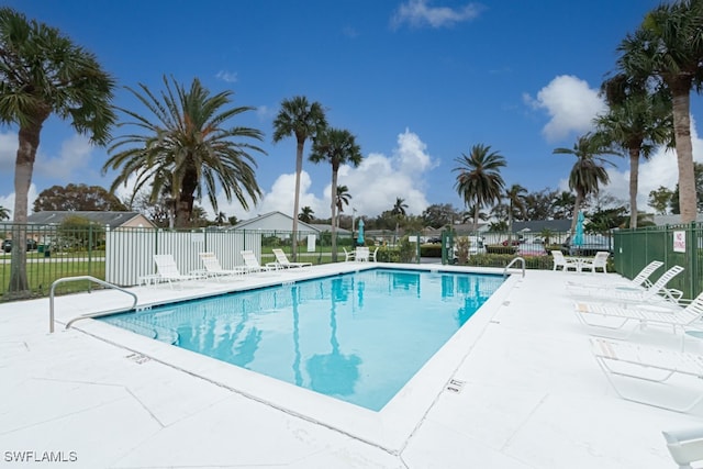 view of swimming pool featuring a patio