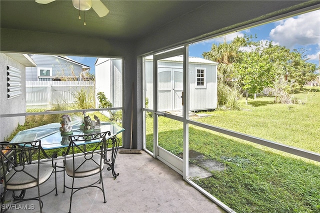 sunroom featuring ceiling fan