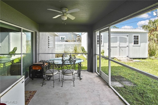 sunroom / solarium featuring ceiling fan