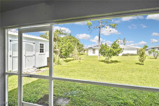 view of yard featuring a storage shed