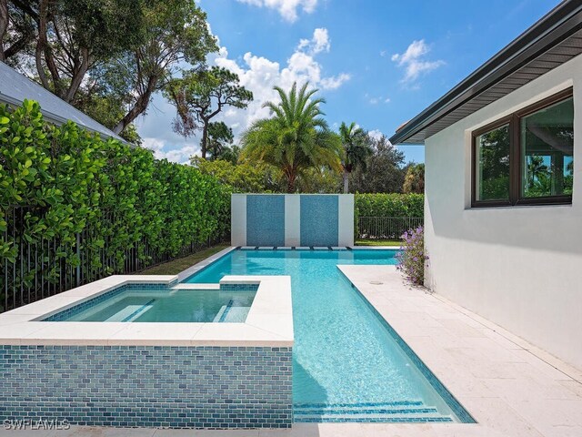 view of pool featuring an in ground hot tub