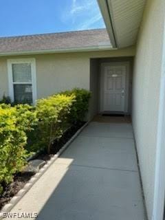 entrance to property with stucco siding