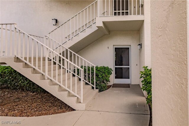 property entrance featuring stucco siding
