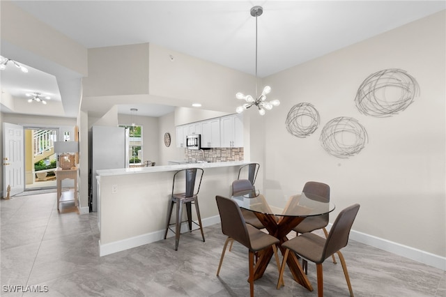 dining area with a notable chandelier