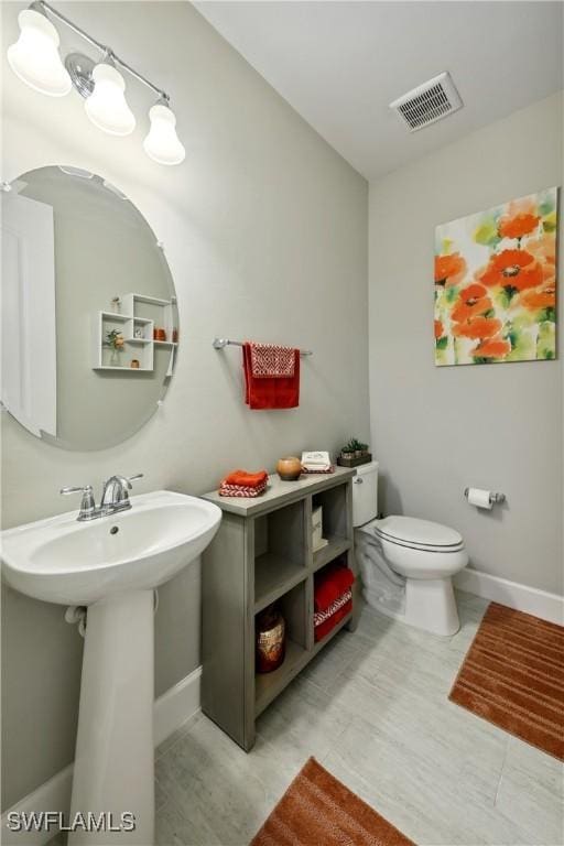 bathroom featuring toilet and sink