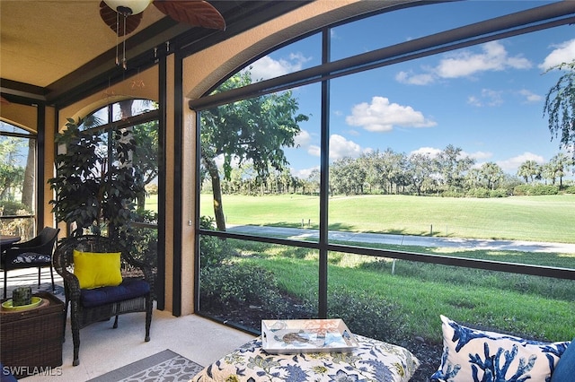 sunroom with ceiling fan