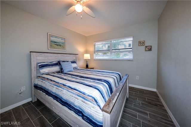 bedroom with ceiling fan