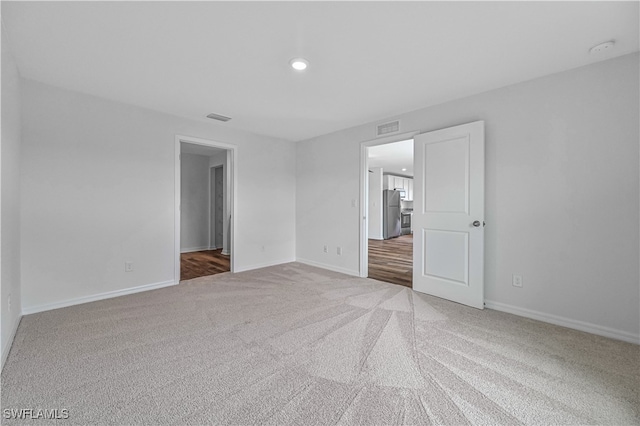 unfurnished room featuring carpet