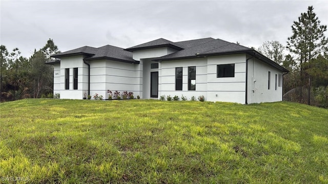 view of front of home with a front lawn