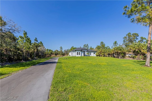 view of front of property with a front yard