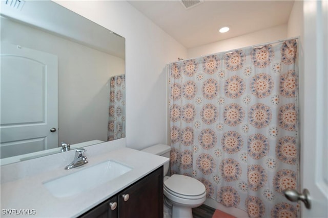 bathroom with a shower with curtain, vanity, and toilet