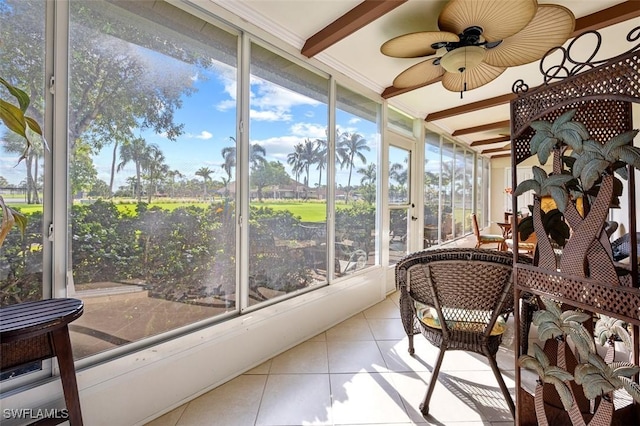 sunroom with ceiling fan