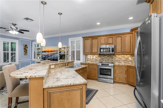 kitchen with stainless steel appliances, a kitchen bar, sink, and a spacious island