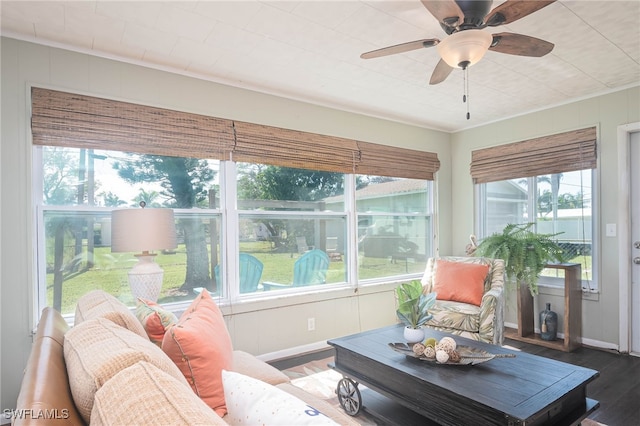 sunroom with ceiling fan