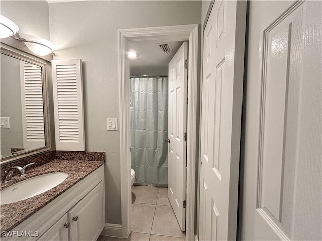 full bath with curtained shower, toilet, vanity, visible vents, and tile patterned floors