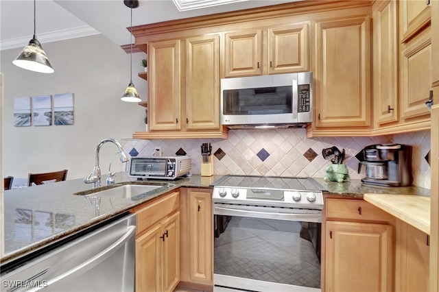 kitchen featuring sink, crown molding, hanging light fixtures, appliances with stainless steel finishes, and tasteful backsplash