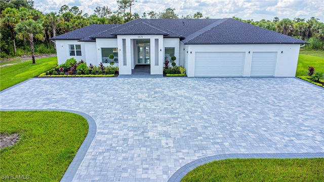 view of front of home featuring a front lawn and a garage