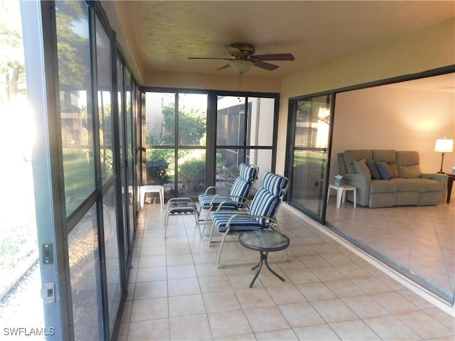 sunroom with ceiling fan