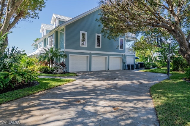 view of front facade featuring a front yard and a garage