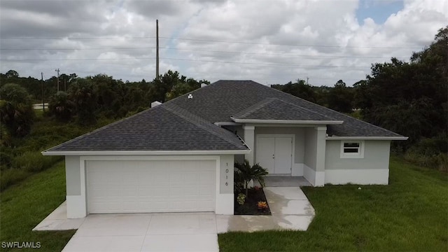 view of front facade featuring a front yard and a garage