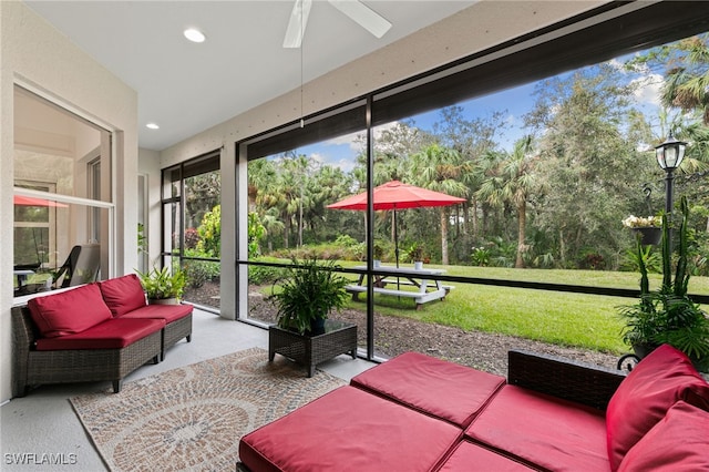 sunroom with ceiling fan