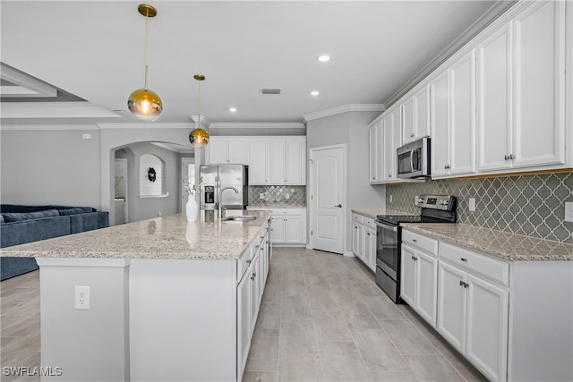 kitchen featuring hanging light fixtures, a kitchen island with sink, stainless steel appliances, white cabinetry, and a sink