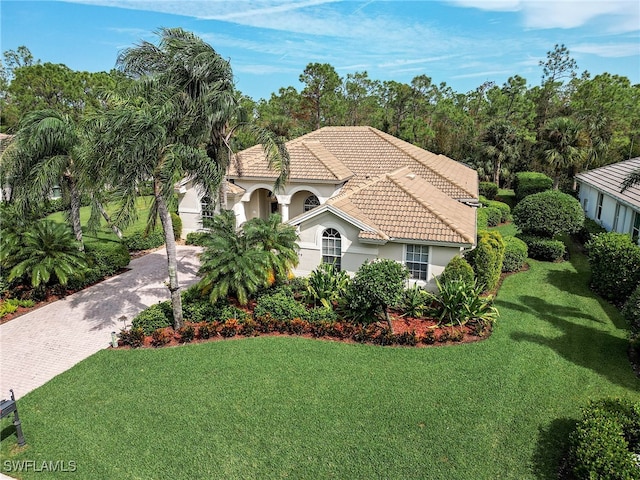 view of front facade with a front lawn