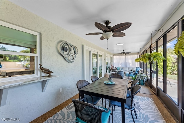 sunroom with ceiling fan