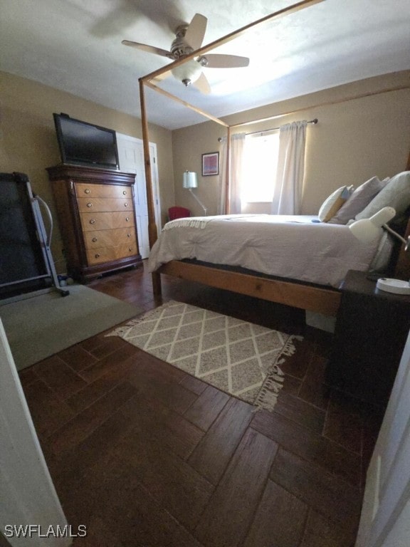 bedroom featuring ceiling fan