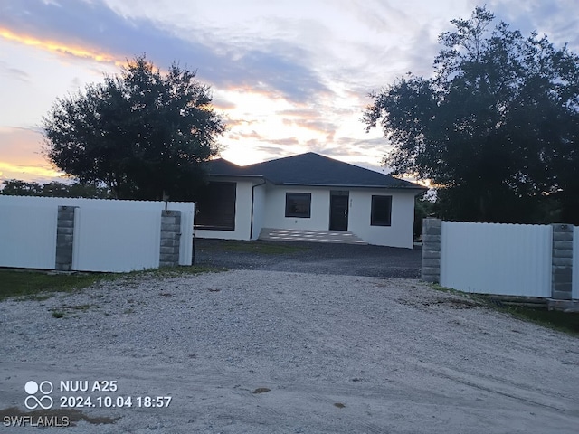 view of front of property