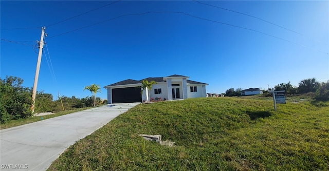 view of front of property featuring a garage and a front yard