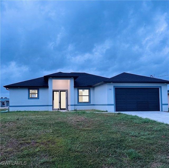 view of front of house featuring a front yard and a garage