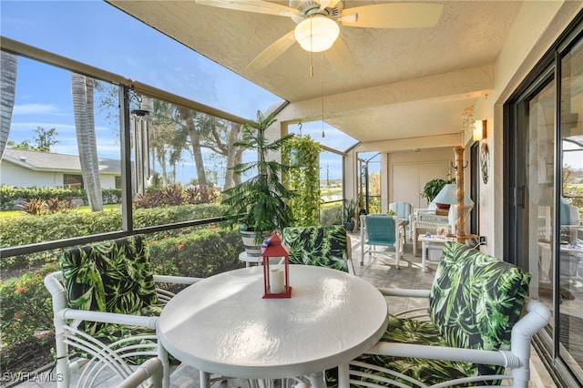 sunroom with ceiling fan