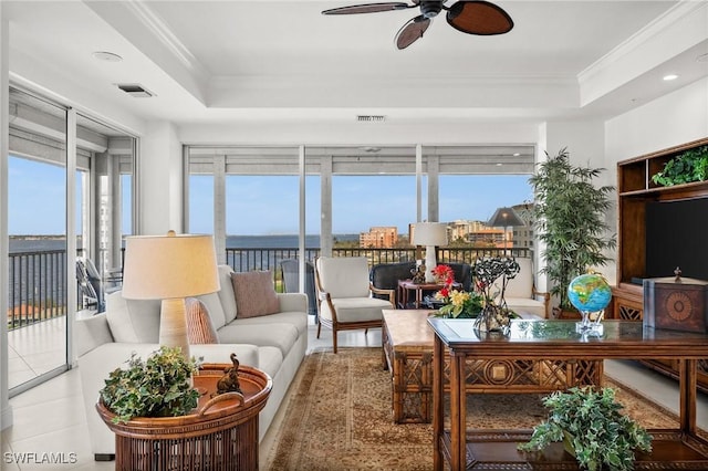 sunroom / solarium featuring a tray ceiling and ceiling fan