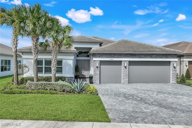 view of front facade featuring a front yard and a garage