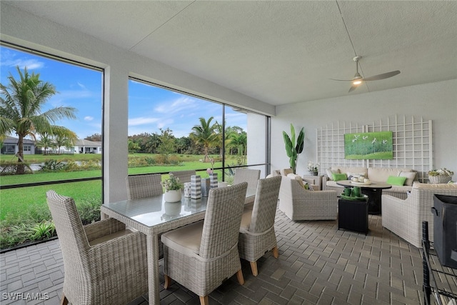 sunroom with ceiling fan