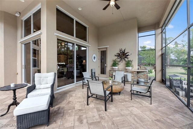 sunroom with ceiling fan