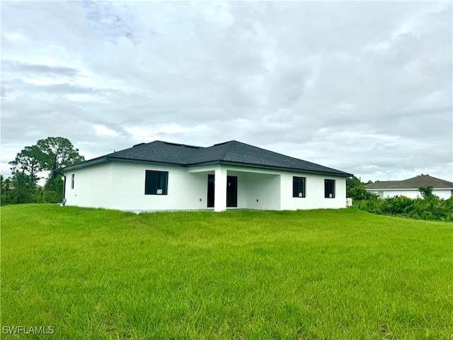 back of house featuring a yard