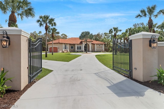 view of gate featuring a lawn