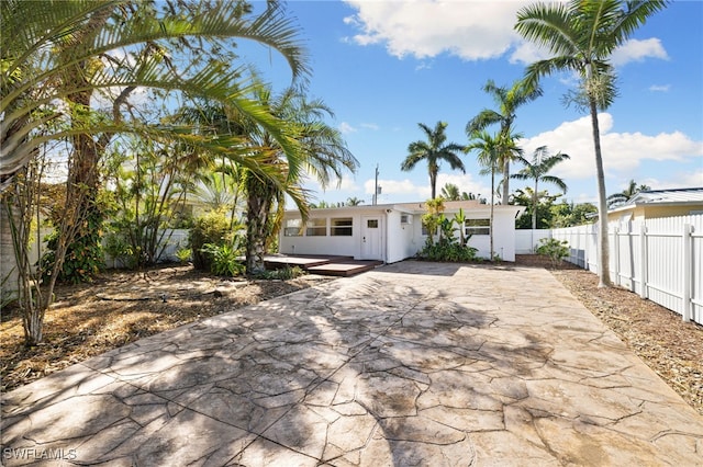 view of front of property featuring a patio area