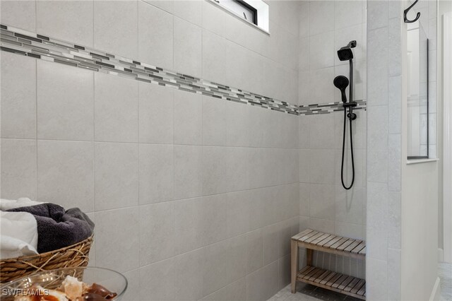 bathroom featuring tiled shower