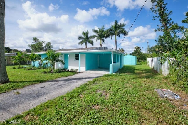 view of front facade featuring a front lawn and a carport