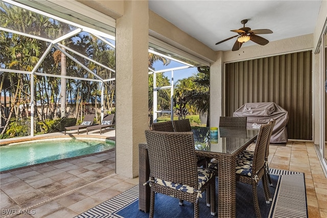 sunroom / solarium featuring a pool and ceiling fan