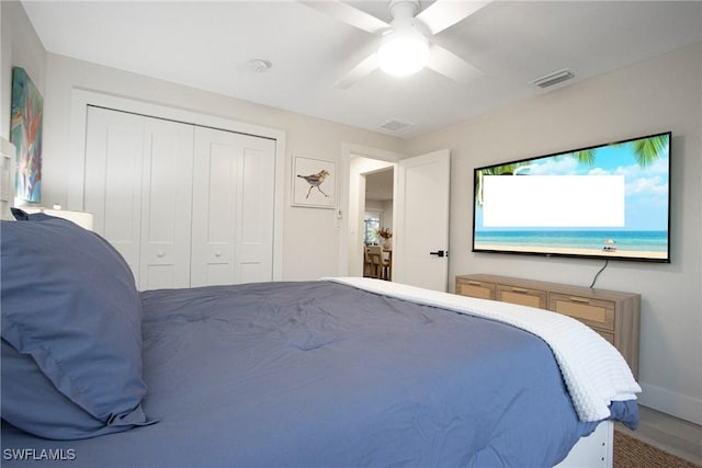 bedroom featuring ceiling fan and a closet